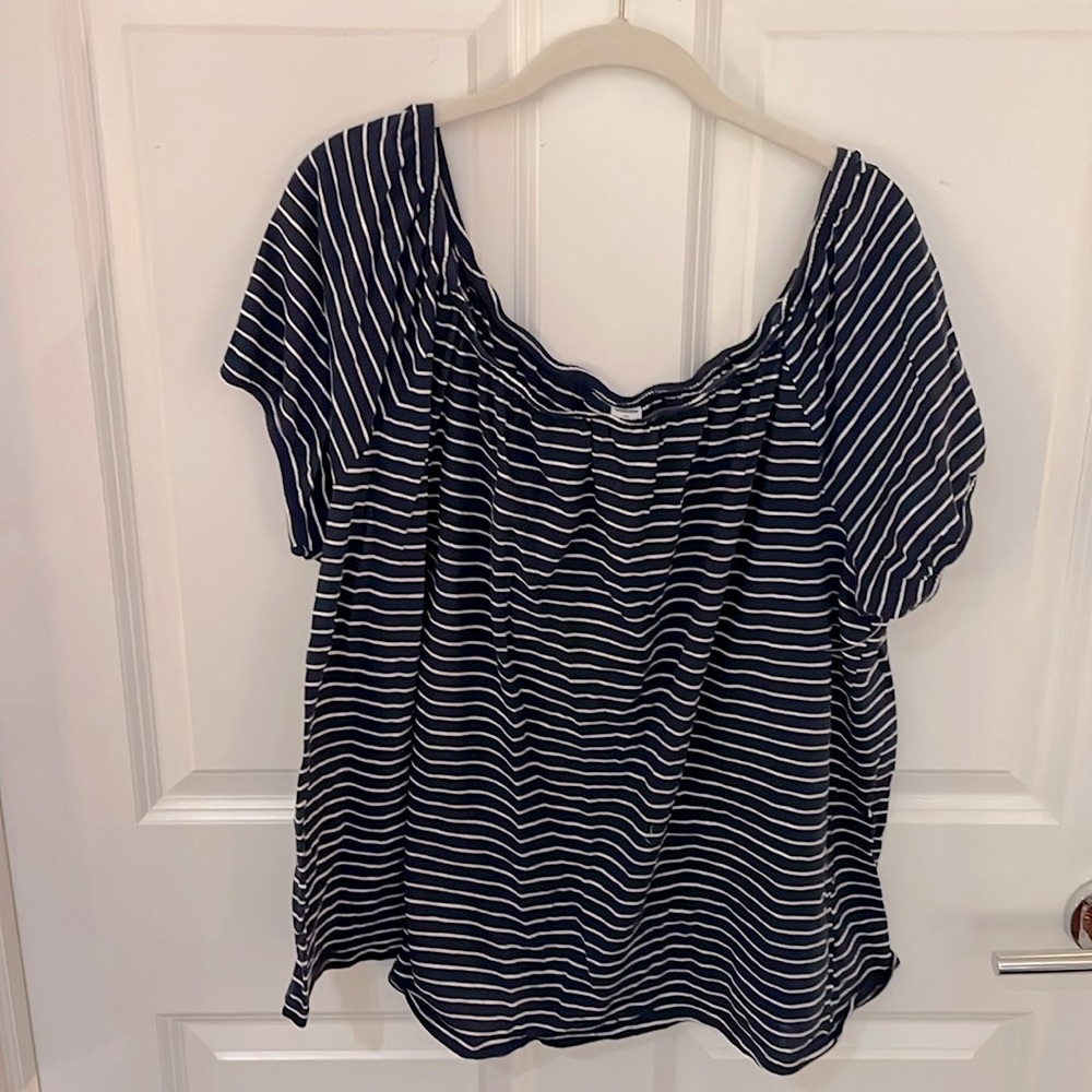 Old Navy blue and white stripe top with off shoulder option - size XXL